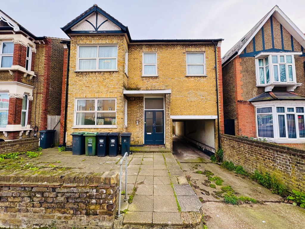 Property photo 1 of 12