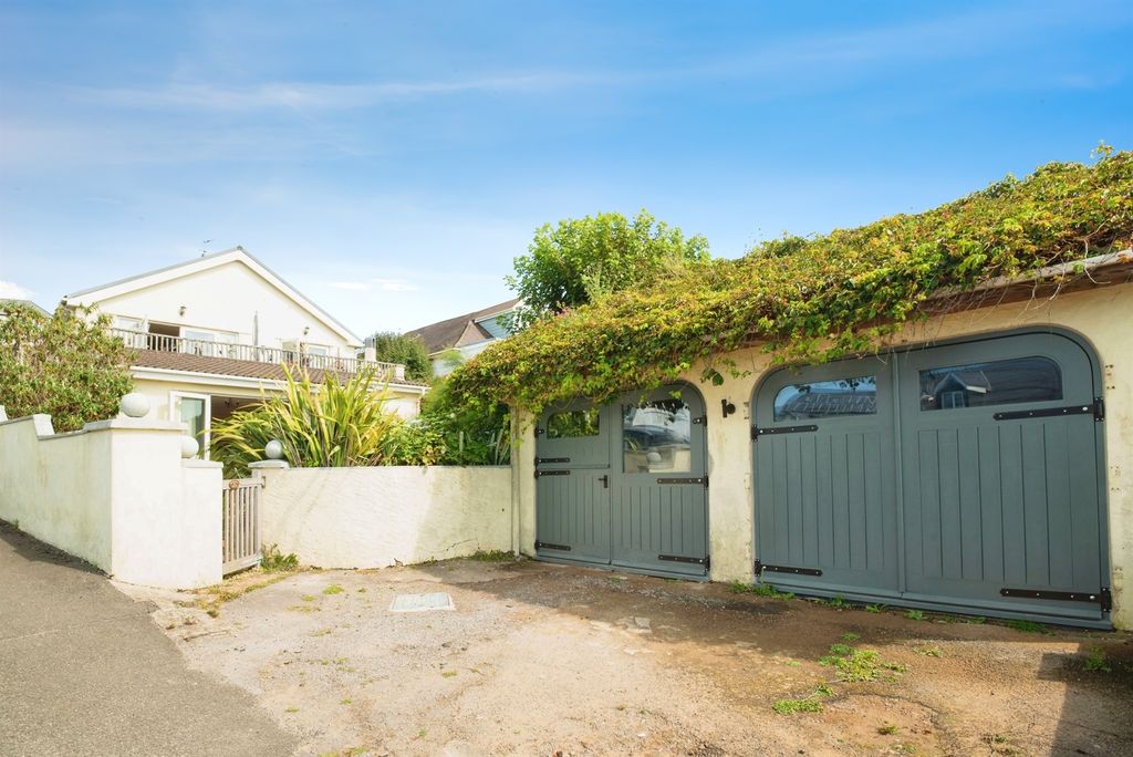 Property photo 3 of 23