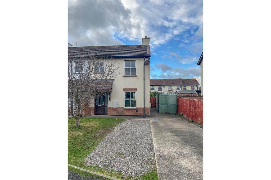 Property photo 1 of 23 15 Oak Road (1).Jpg