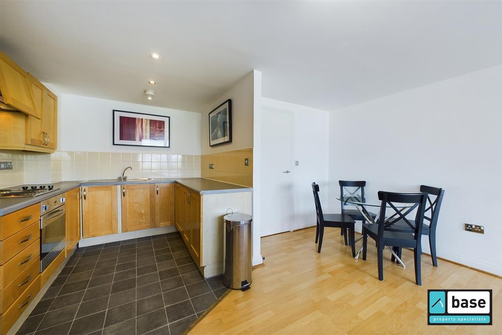 Property photo 3 of 14 Kitchen