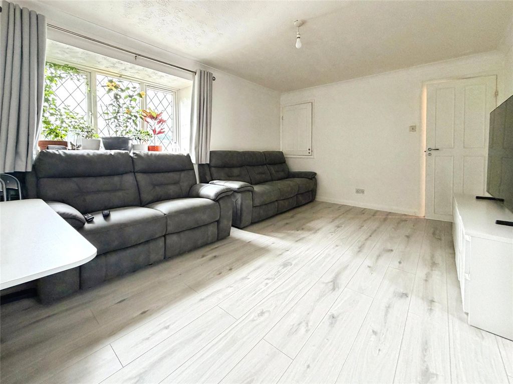 Property photo 3 of 9 Living Room