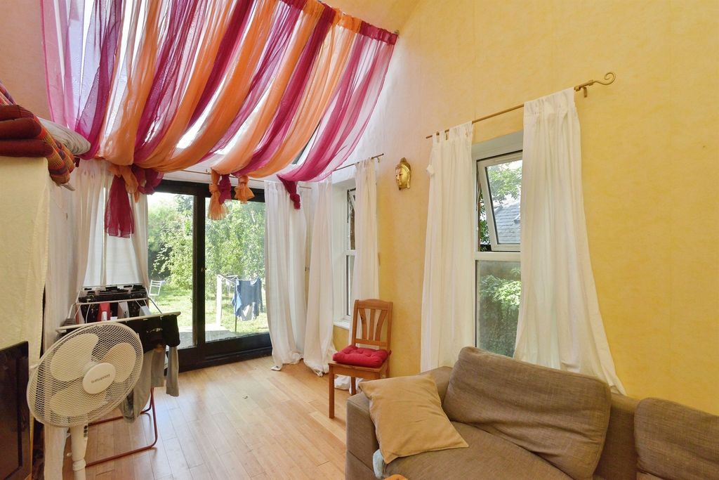 Property photo 3 of 17