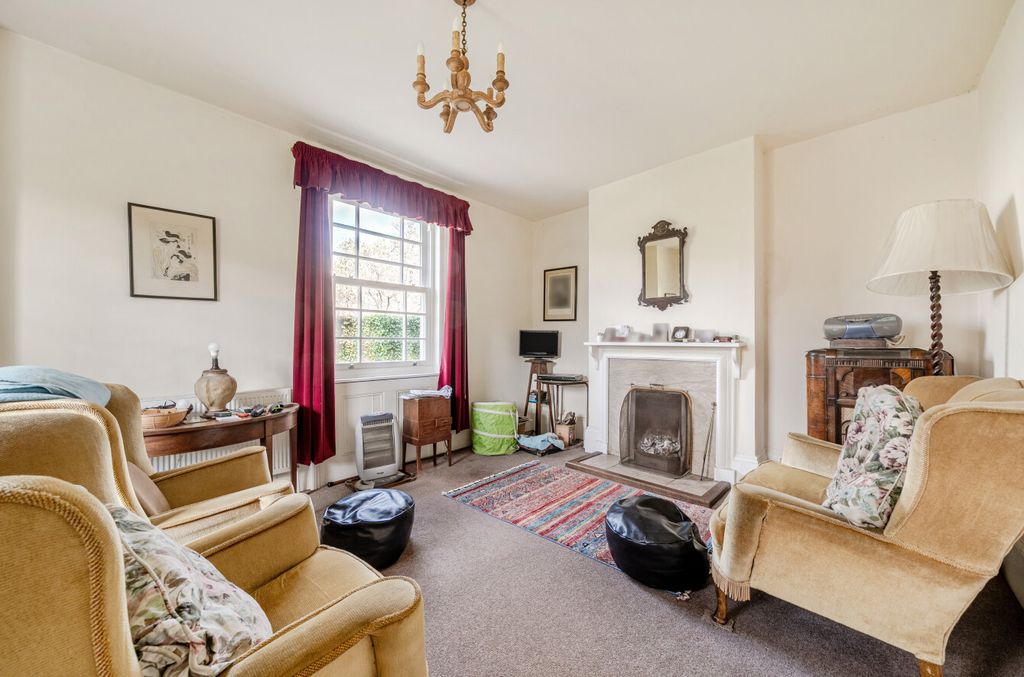 Property photo 3 of 21 Sitting Room