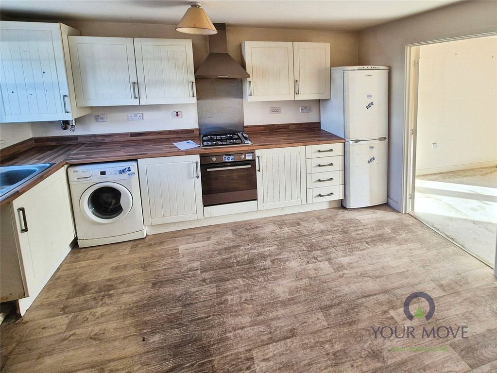 Property photo 3 of 11 Kitchen