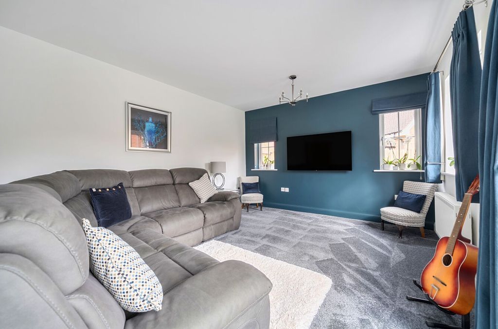 Property photo 3 of 31