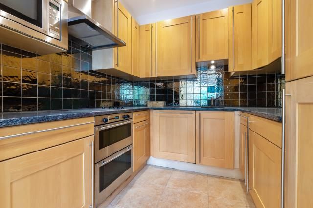 Property photo 2 of 10 Kitchen