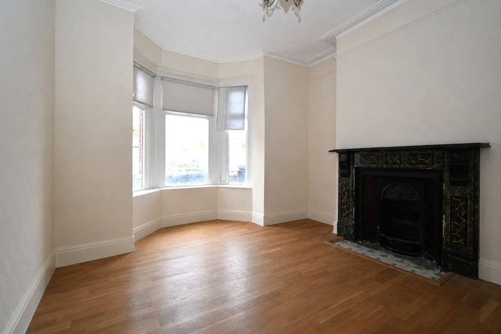 Property photo 2 of 16 5035082