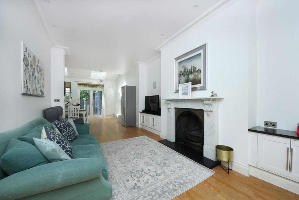 Property photo 3 of 14 Craven Ave  (9).Jpg