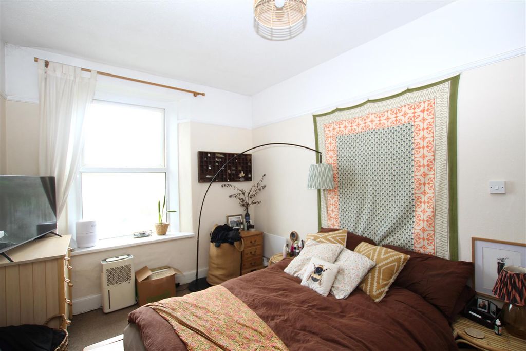 Property photo 3 of 7 Bedroom