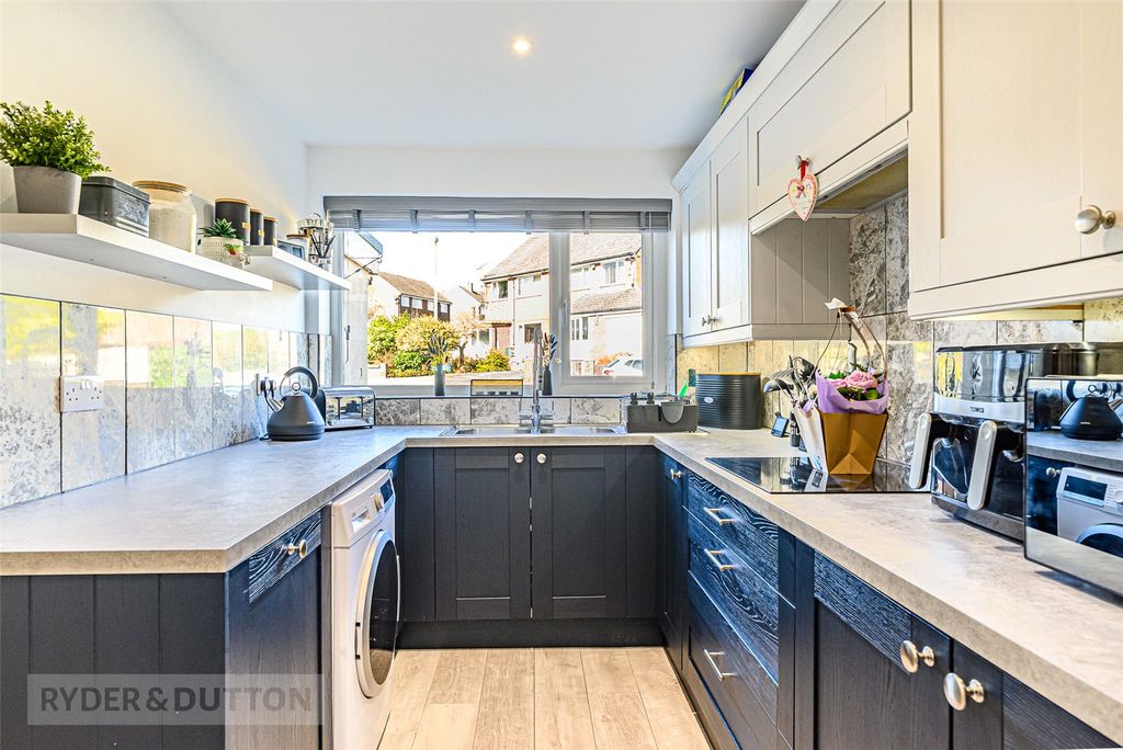 Property photo 3 of 20 Kitchen