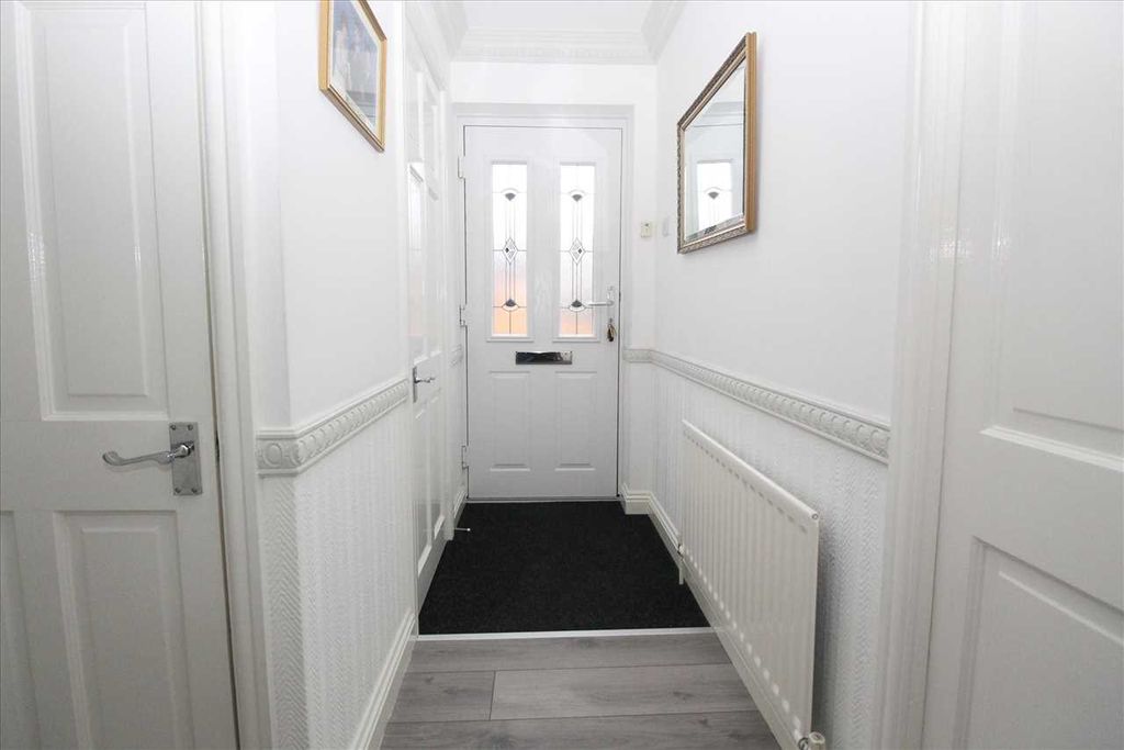 Property photo 2 of 9 Entrance Hall