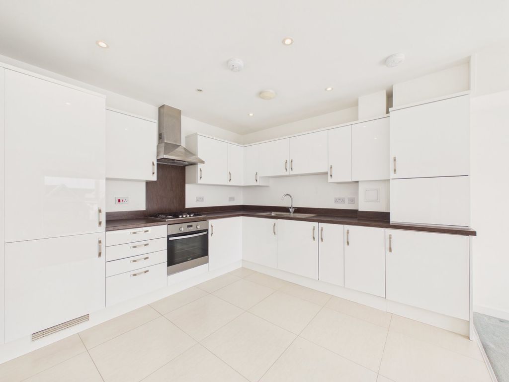 Property photo 3 of 15 Kitchen