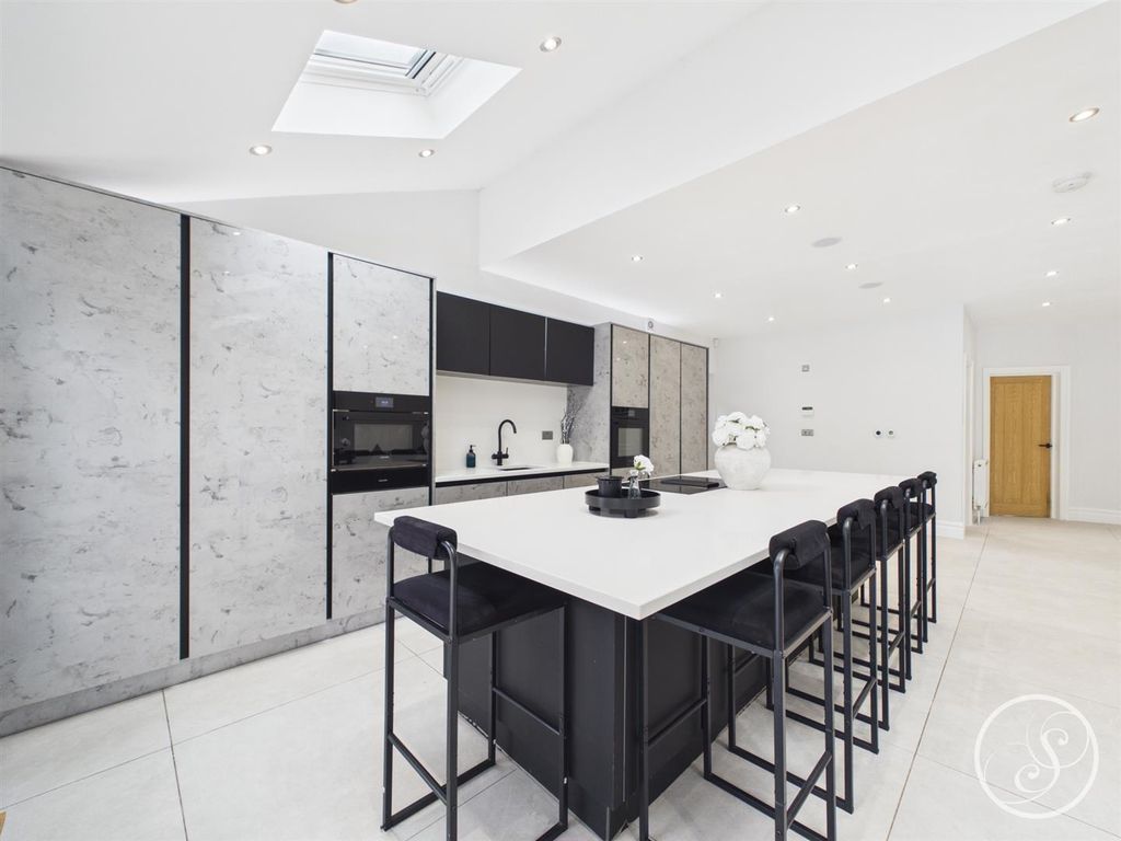 Property photo 2 of 48 Kitchen/Diner/Family Room