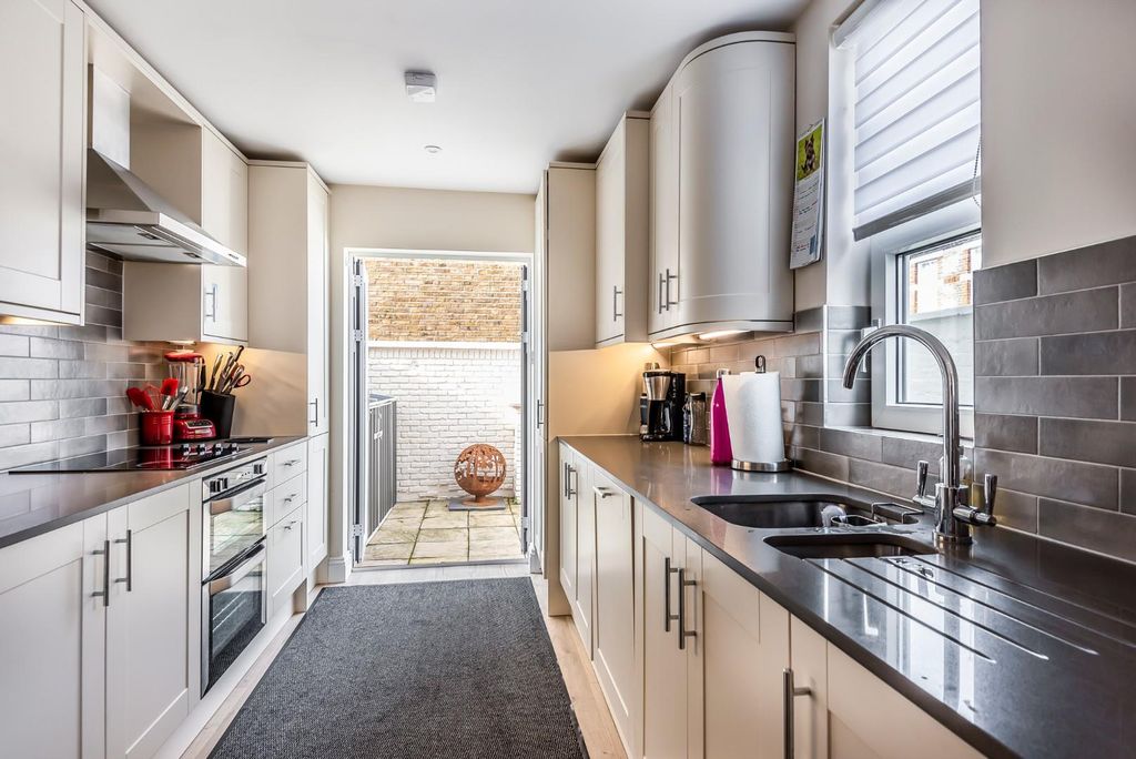 Property photo 2 of 9 Kitchen.Jpg