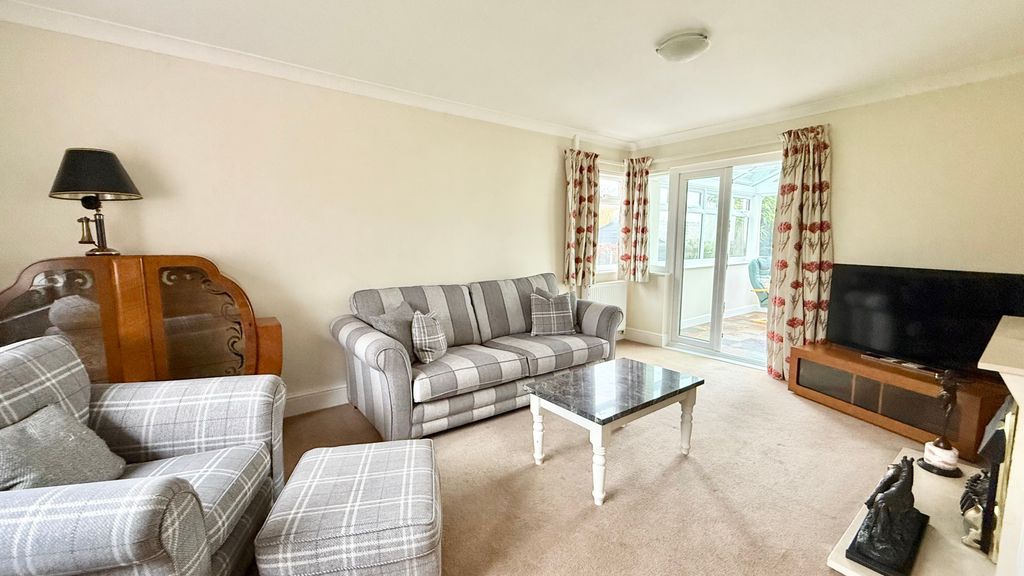 Property photo 3 of 19 4