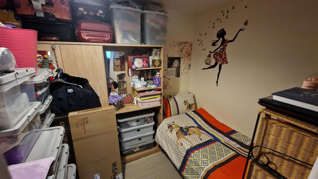 Property photo 3 of 7 Bedroom Area