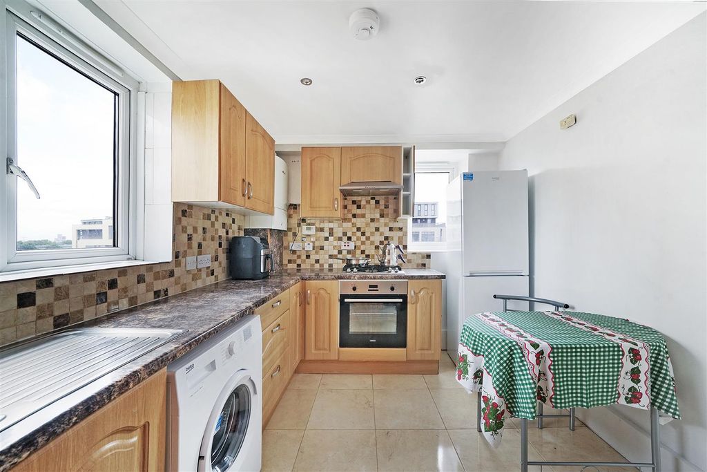 Property photo 3 of 14 Kitchen