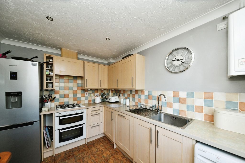 Property photo 2 of 16