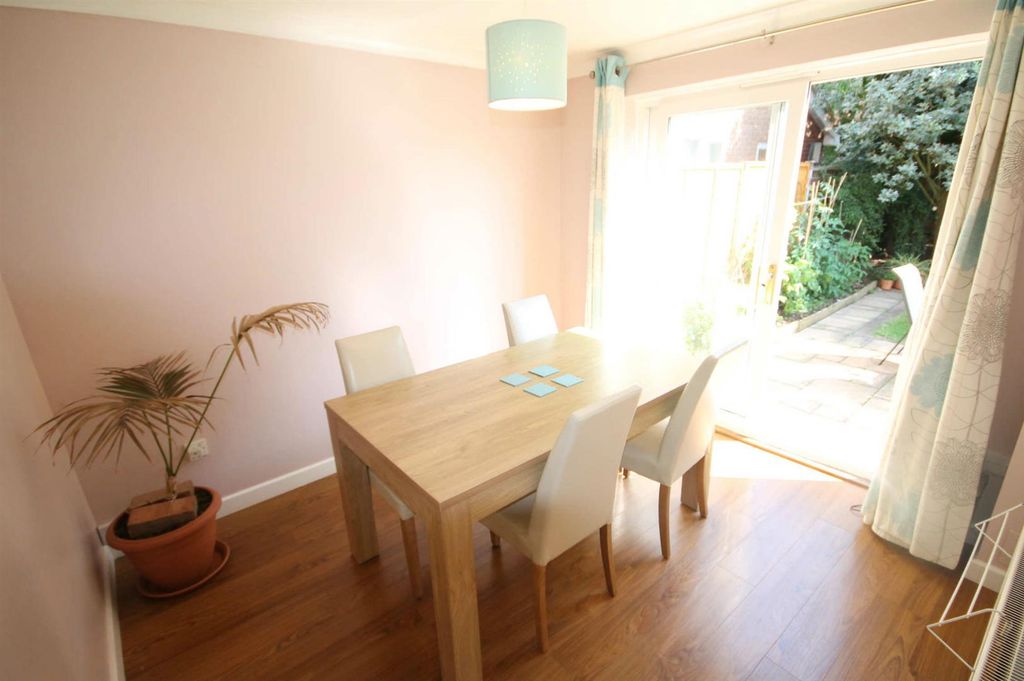 Property photo 3 of 9 Dining Room