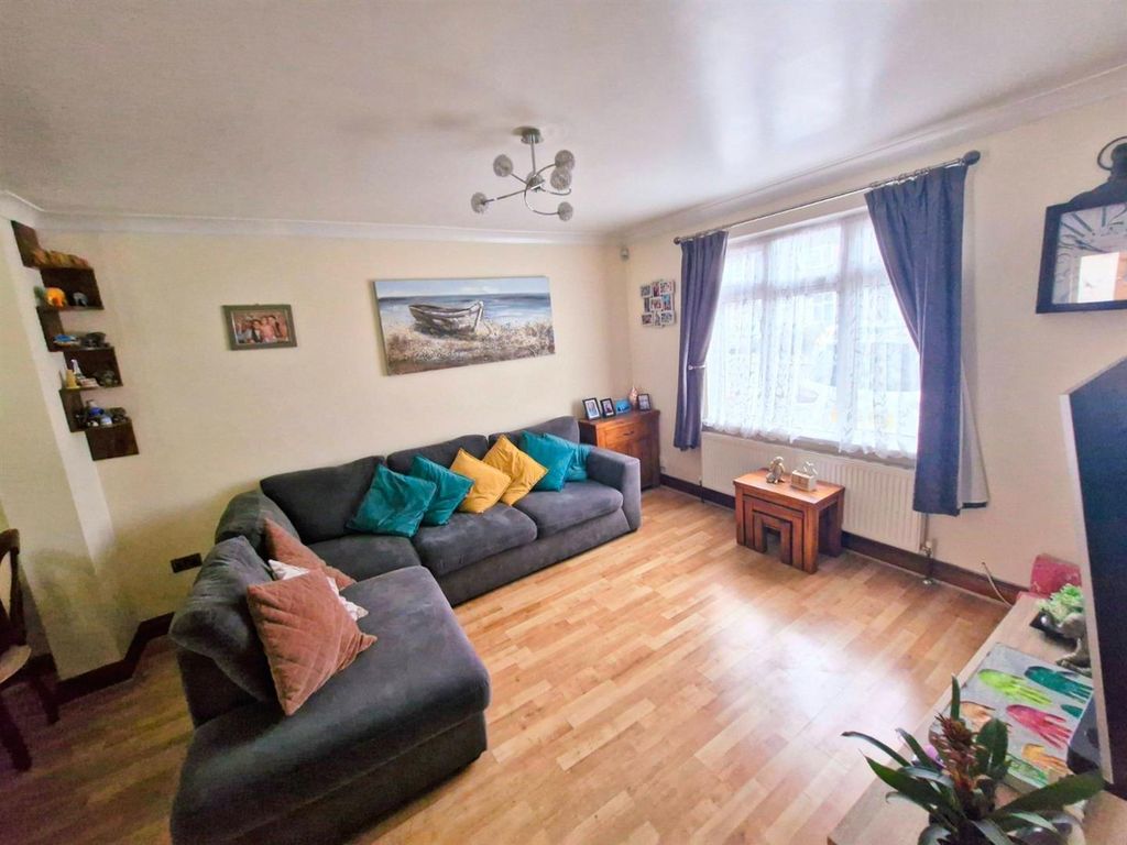 Property photo 2 of 15 1000022574.Jpg