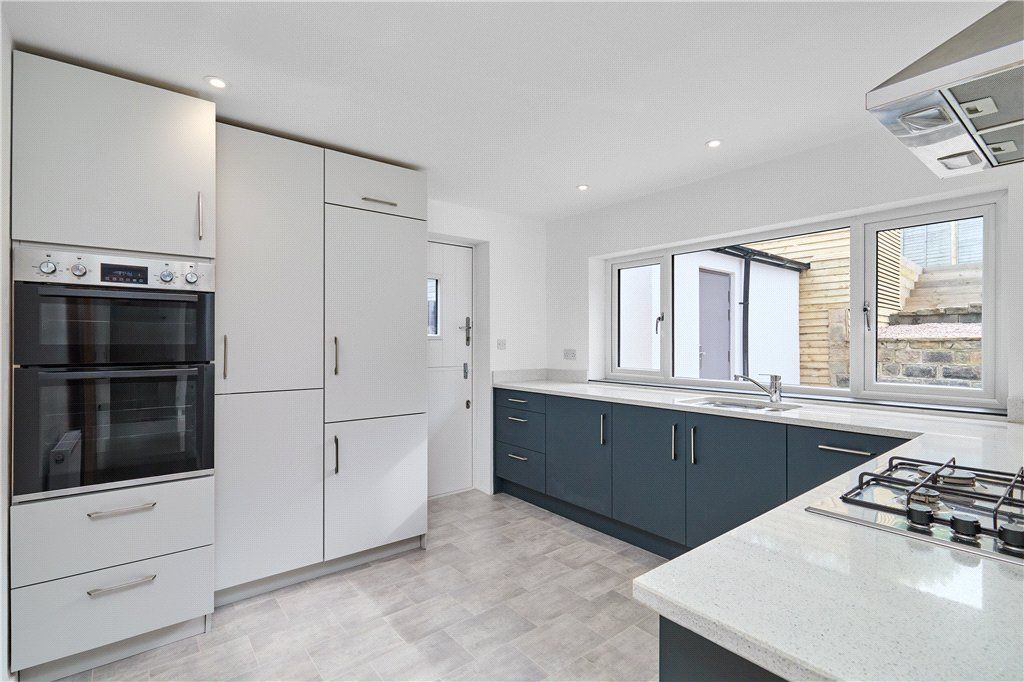 Property photo 3 of 21 Kitchen