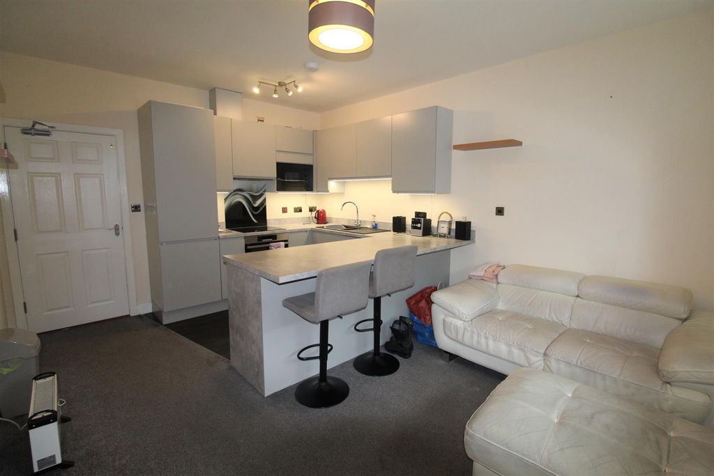 Property photo 3 of 7 Kitchen Lounge.Jpg