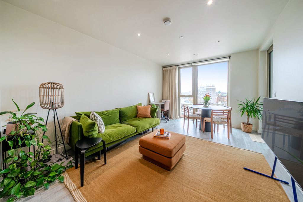 Property photo 3 of 16 1-69cc08F649224-1...