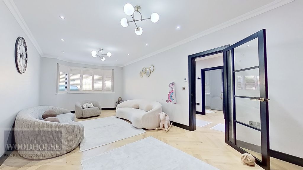 Property photo 2 of 32