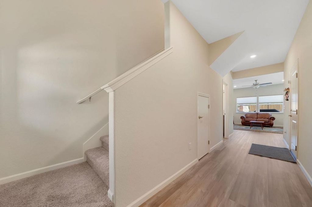 Property photo 2 of 30 <Alttext/>