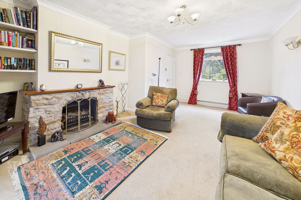 Property photo 2 of 25