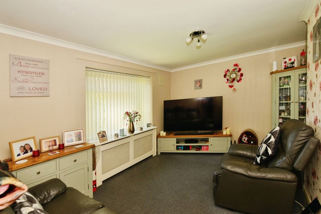 Property photo 2 of 14 Lounge