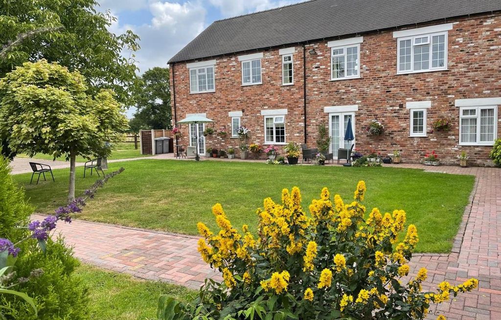 Property photo 2 of 12 Grounds