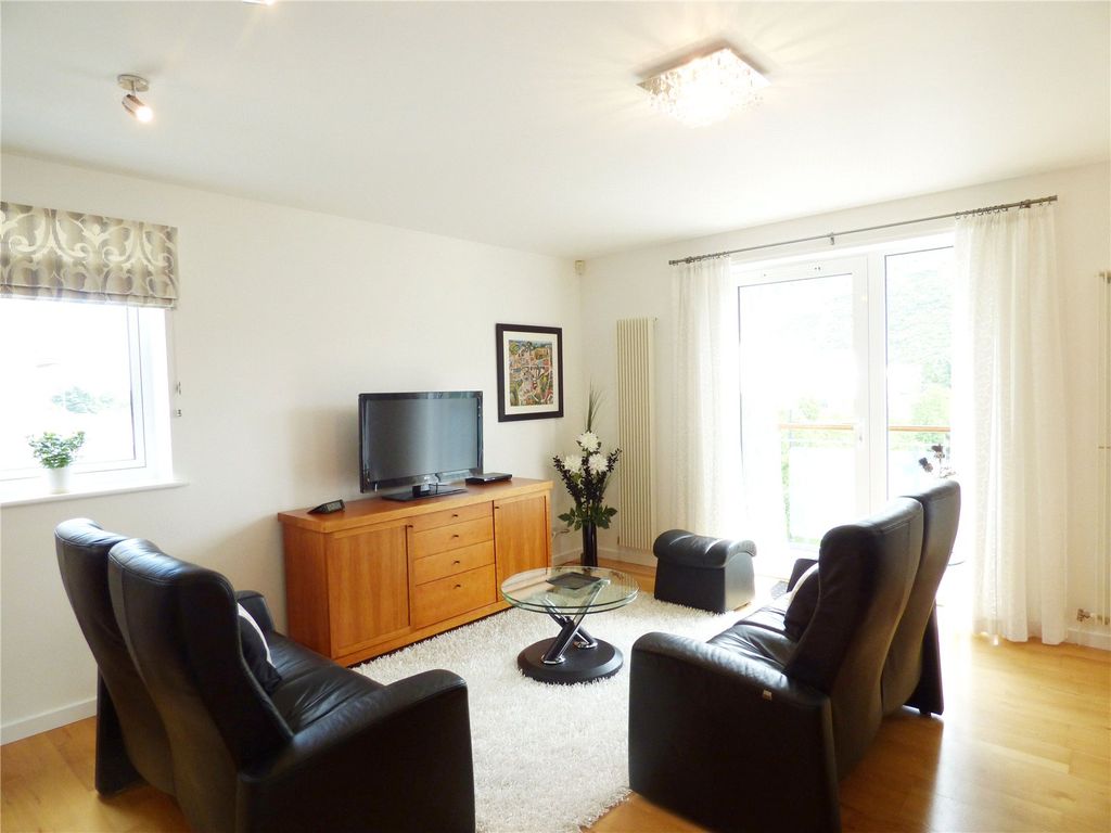 Property photo 2 of 16 Living Room