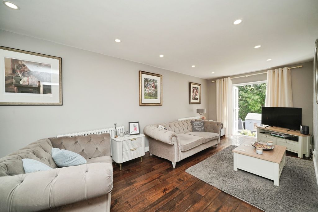 Property photo 3 of 17 Living Room