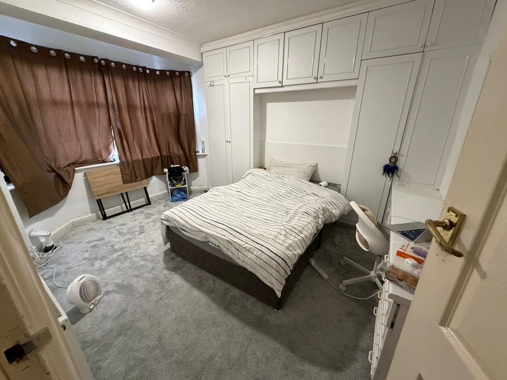 Property photo 1 of 2
