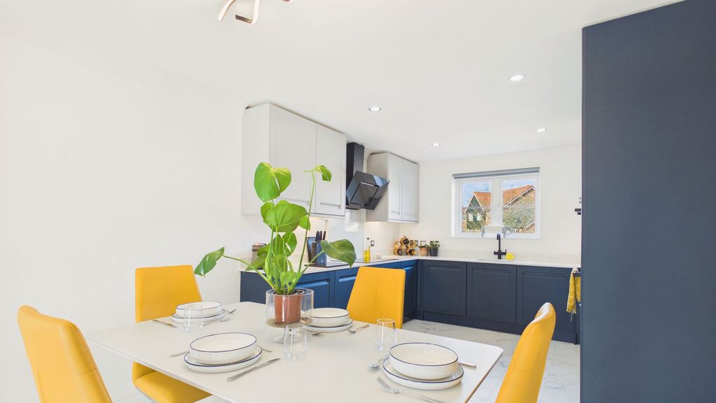 Property photo 3 of 31 Dining