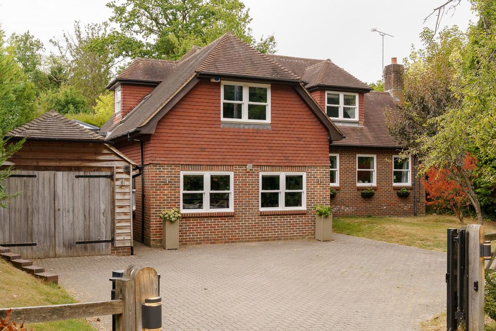 Property photo 1 of 32