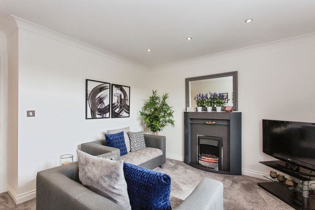 Property photo 2 of 21 Lounge