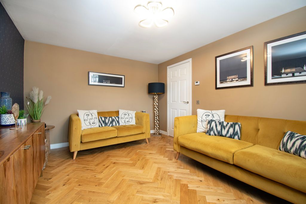 Property photo 3 of 31