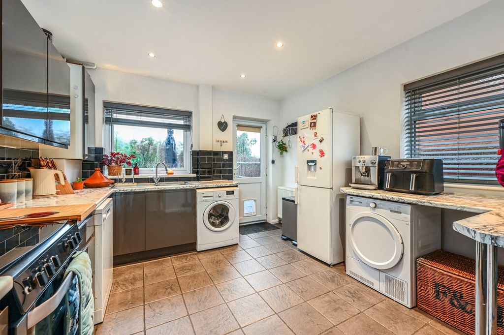 Property photo 3 of 21