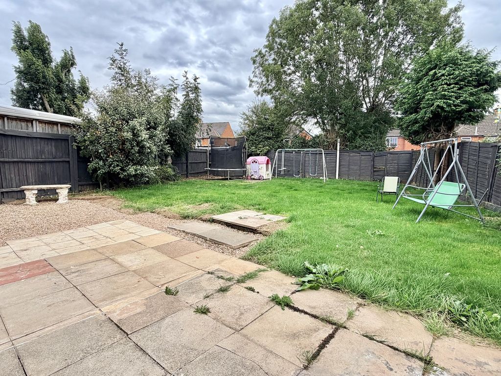 Property photo 3 of 11 Outside