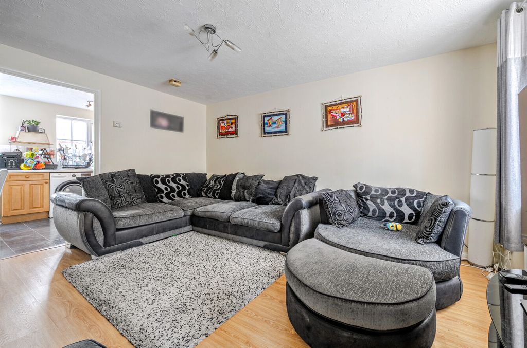 Property photo 3 of 13 1383651-14-692579...