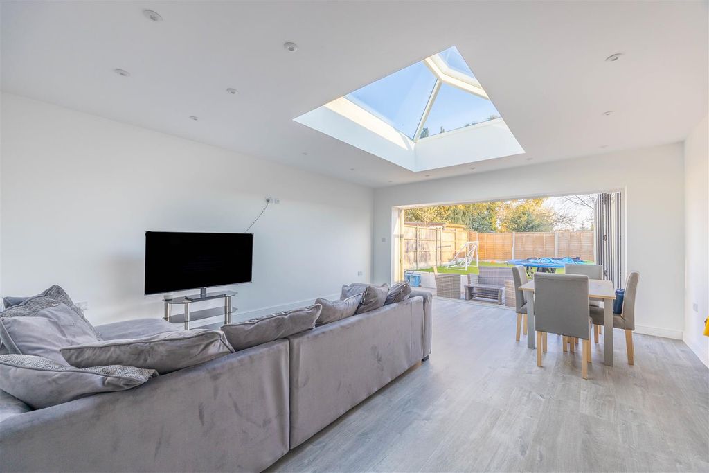 Property photo 2 of 16 Lounge/Diner