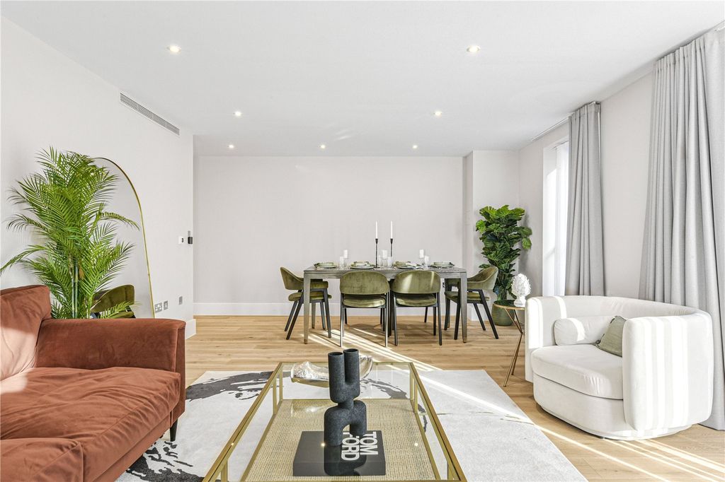 Property photo 2 of 18 Reception/ Dining