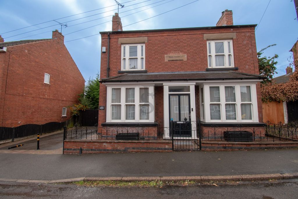 Property photo 1 of 18