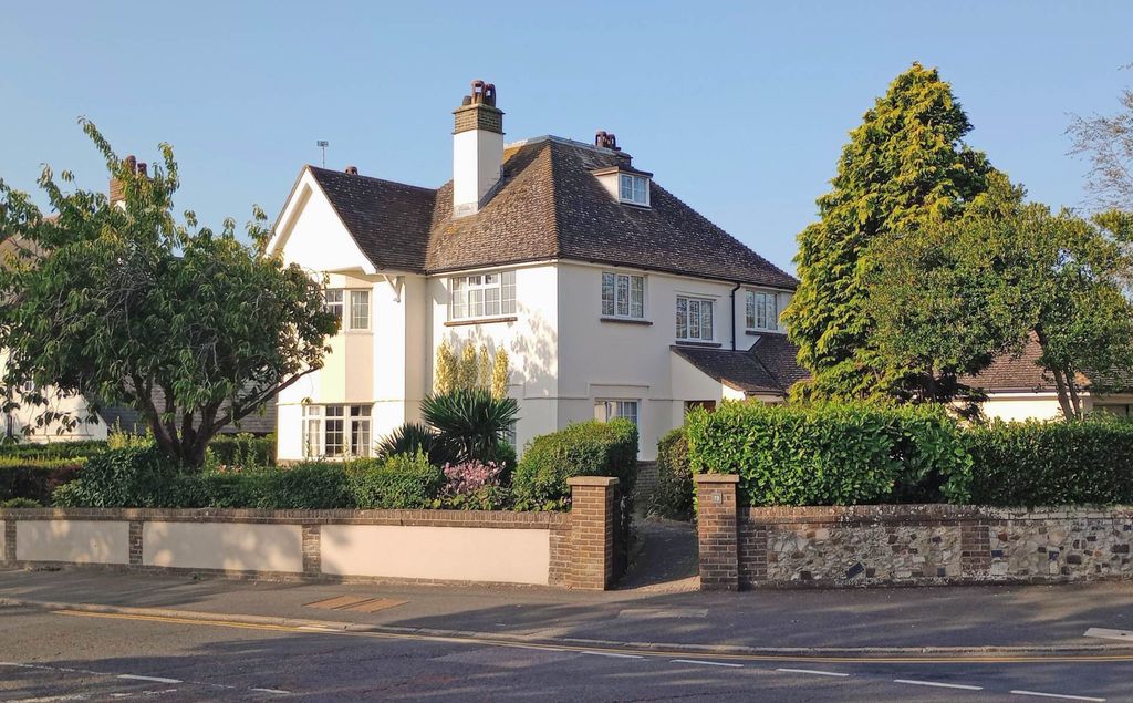 Property photo 2 of 18