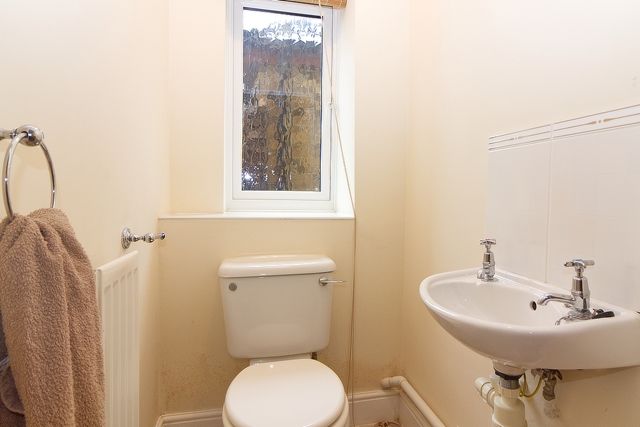 Property photo 3 of 11 D/S Cloakroom