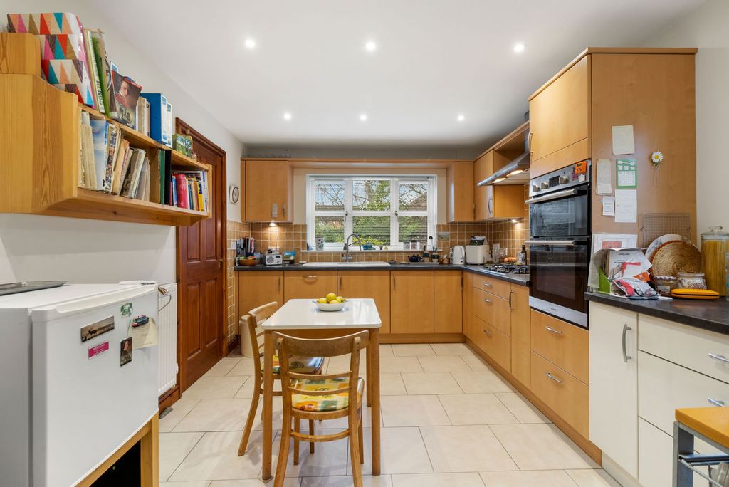 Property photo 3 of 24