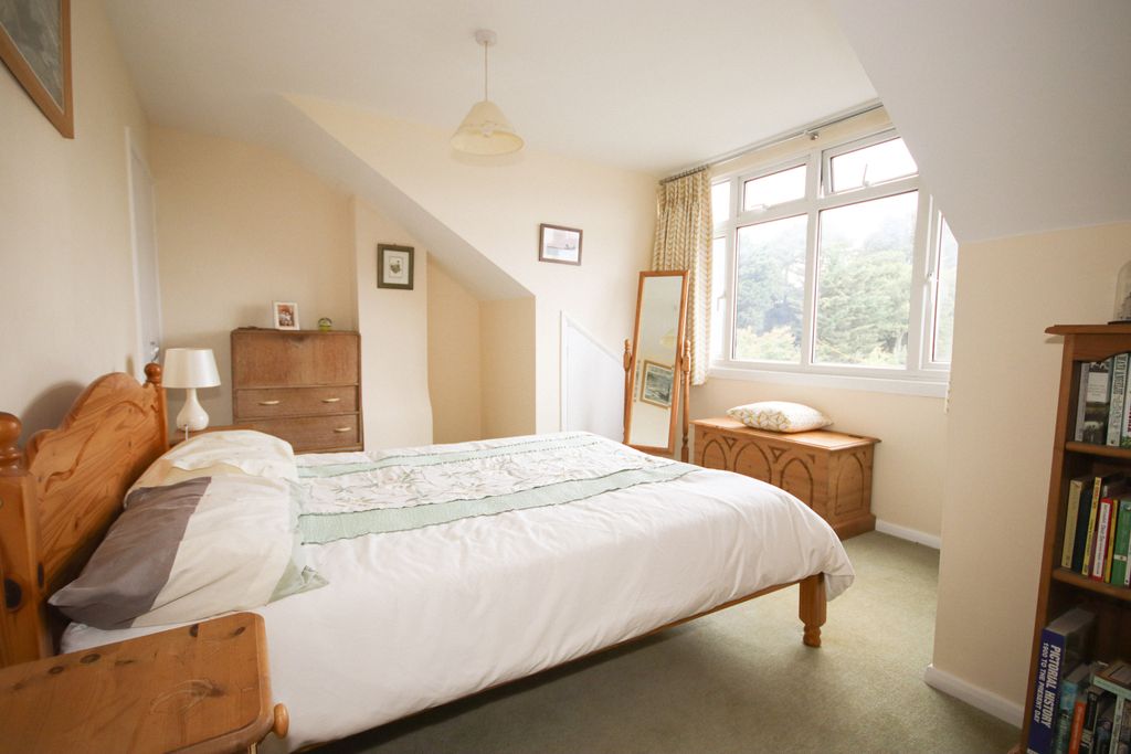 Property photo 2 of 11 Master Bedroom