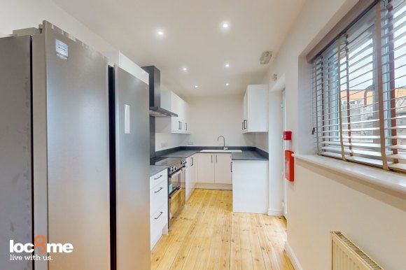 Property photo 3 of 16 Kitchen